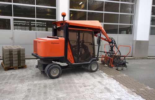 Maschineller Einbau eines Splitt-Sand-Gemisches für ein Betriebsgelände in Deggendorf.